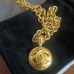 CHANEL Vintage Necklace Pendant Chain  Medal 94P Gold CC 50cm F/S 83